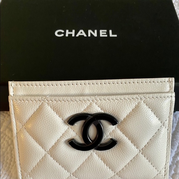 ‼️SOLD‼️NEW 21C Chanel Card Holder Winter White - Picture 4 of 9